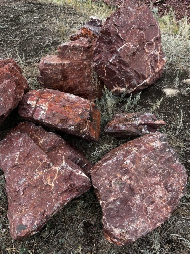 Ландшафтные глыбы красно-фиолетовые 200-1000 килограмм купить в Лянторе
