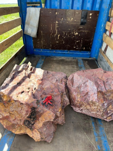 Ландшафтные глыбы красно-фиолетовые 200-1000 килограмм купить в Лянторе