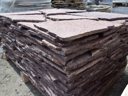 Плитняк лемезит бордовый для облицовки цоколя 20-25 мм  купить в Лянторе