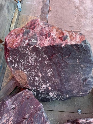 Камни для ландшафтного дизайна красно-фиолетовые 10-60 килограмм купить в Лянторе