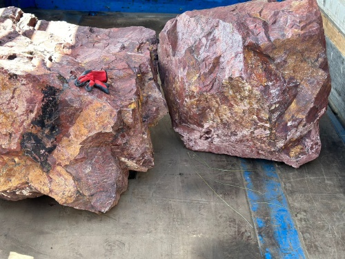 Ландшафтные глыбы красно-фиолетовые 200-1000 килограмм купить в Лянторе