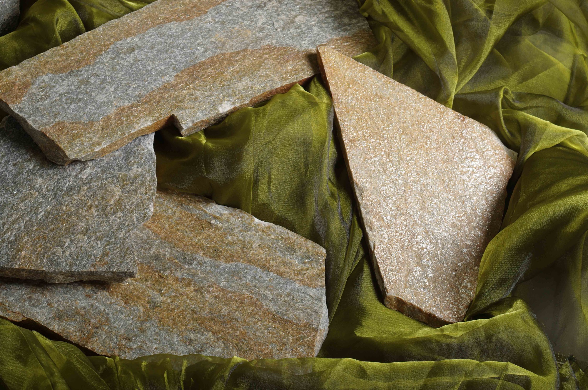 Плитняк златолит Уральский  для фасада купить в Лянторе