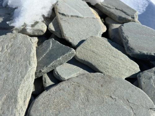 Плитняк златолит зелёный галтованный для цоколя купить в Лянторе